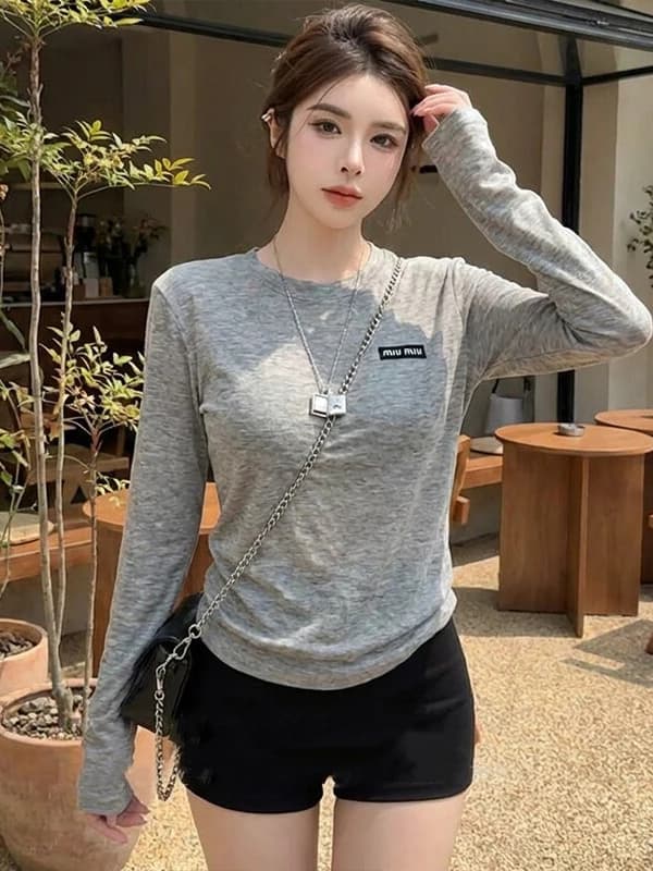 베이직 슬림핏 긴소매 티셔츠 · 탑 & 티셔츠 · 긴소매티 긴팔티 이미지 4