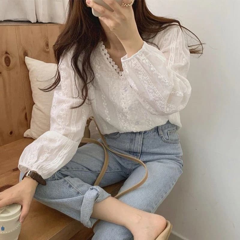 브이넥 레이스 펀칭자수 블라우스 · 여성 탑스 · 블라우스 브이넥 이미지 2