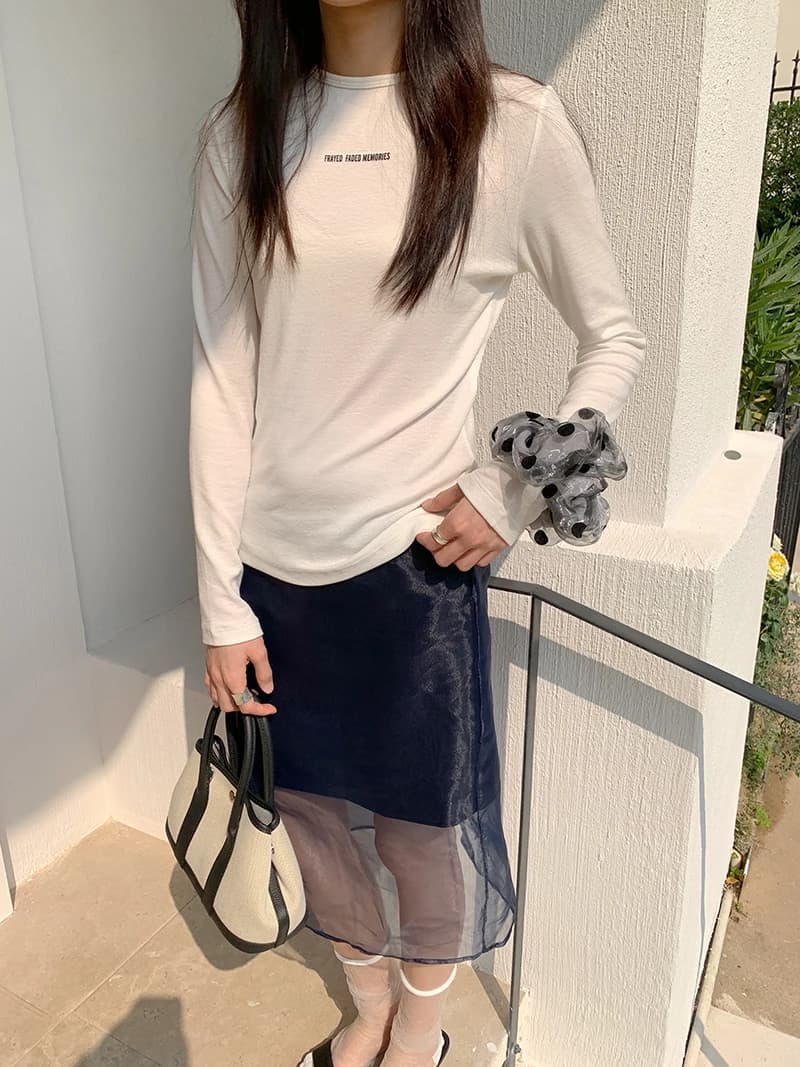 레터링 라운드넥 루즈핏 긴팔 티셔츠 · 탑 & 티셔츠 · 긴팔티셔츠 루즈핏 이미지 2