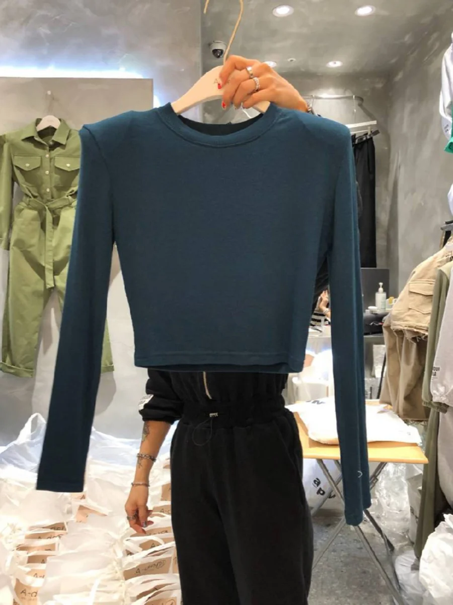 숄더패드 슬림 크롭 긴팔 셔츠 · 탑 & 티셔츠 · 숄더패드 슬림핏 이미지 3