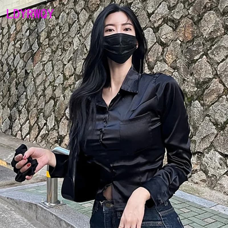 새틴 폴로 칼라 긴팔 셔츠 슬림핏 · 여성 탑스 · 새틴셔츠 폴로셔츠 이미지 4
